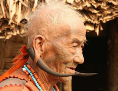 Khám phá 'địa ngục xanh' với những kẻ săn đầu người