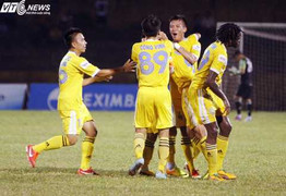 Công Vinh xô đổ hàng loạt kỷ lục