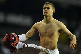 Nóng 24h: Sao Arsenal đủ trò ve vãn Higuain