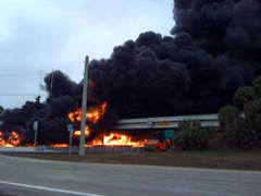 Video: Kinh hoàng nổ xe bồn trên đường cao tốc