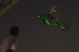 Clip: Trực thăng đầy sắc màu trên bầu trời Ai Cập