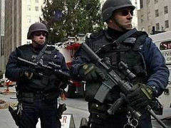 Clip: Sốc với cảnh sát bắn chết chó trước mặt chủ