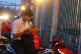 TPHCM: Lo tắc đường, thí sinh đi thi từ 4 giờ sáng