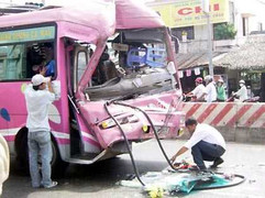 Sơn La: 2 ôtô đâm trực diện, 6 người thương vong