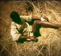 Kinh dị màn 'câu' trăn khổng lồ bằng... chân