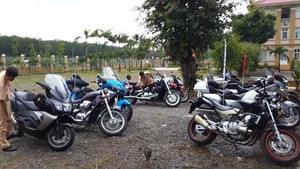 CSGT rượt đuổi mô tô 'khủng' hàng chục km