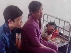 Bị mất tiền, cha sĩ tử phải nhập viện tâm thần