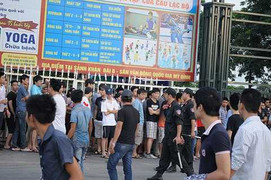 Muôn vẻ 'quái chiêu' phe vé trận VN-Arsenal