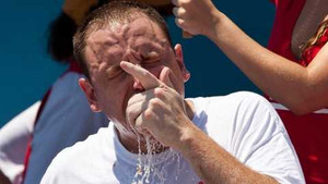 Clip: Gặp người đàn ông ăn nhanh nhất hành tinh