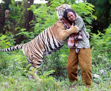 Clip: Thổ dân châu Phi chống chọi chúa sơn lâm thế nào?