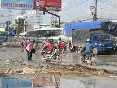 Nữ sinh Sài Gòn sụp hố chết sau trận mưa lớn