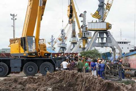 Đổ máy đóng cọc, một công nhân chết thảm