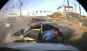 Clip: Rượt đuổi tội phạm nghẹt thở trên đường phố