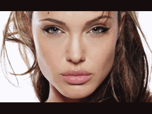 Angelina Jolie: 2 đời chồng và những mối tình đồng giới