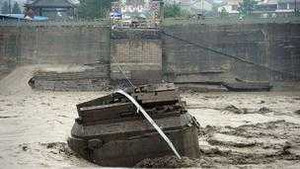 Lũ lịch sử, 40 người Trung Quốc bị chôn sống