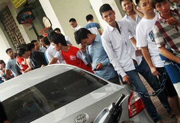 Dân phe làm loạn, vé VN–Arsenal ế sưng sỉa