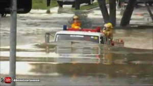 Xem khả năng lội nước 'vô địch' của xe cứu hoả