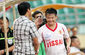 Hữu Thắng đã chờ Văn Quyến ‘nổ súng’