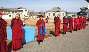 Xôn xao vụ nhà sư mua hàng chục xe sang giá triệu đô