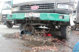 Vượt đèn đỏ, xe tải gây tai nạn liên hòan trên quốc lộ