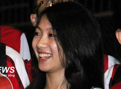 Fan trắng đêm chờ Arsenal ở Nội Bài