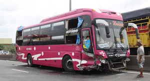 Tai nạn trên cầu Mỹ Thuận: 11 người thương vong