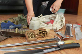 Sau bạo loạn, dân Tân Cương giao nộp vũ khí