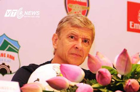 HLV Arsene Wenger nói gì về kỷ vật VN?
