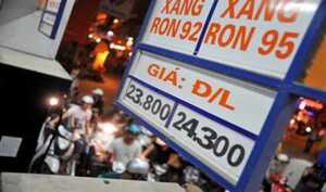 Doanh nghiệp 'bắn tin' tăng giá xăng