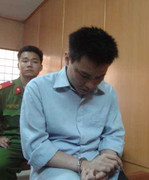 Tự chế chìa khóa bằng bàn chải đánh răng để trốn trại