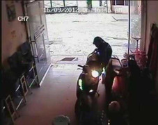 Trộm 'thư sinh' bị còi xe SH doạ chạy trối chết