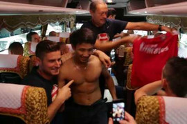 Cổ động viên VN khiến báo chí Anh ngỡ ngàng