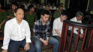 Làm thất thoát hàng trăm tỉ, 'sếp' ngân hàng lãnh án