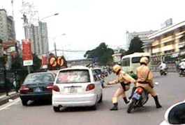 Khởi tố tài xế ‘xe điên’ tông ngã nhiều CSGT