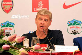 Arsene Wenger xúc động khi Việt Nam ghi bàn
