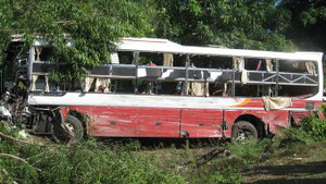 Hai xe khách tông nhau, 6 người thương vong