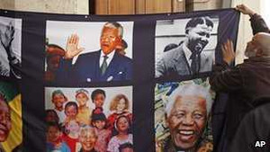 'Người sợ đèn flash' sinh nhật lần 95 trong bệnh viện