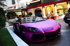 Clip: Dàn xe siêu 'độc' náo loạn đường phố London