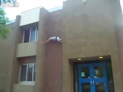 Trổ tài leo tường, gặp tai nạn đáng tiếc