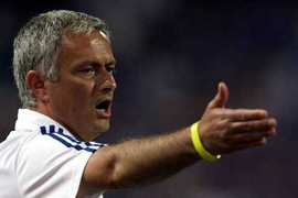 Mourinho: Trên con đường trở thành 'Bố già'