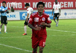 Quang Hải tái hiệu siêu phẩm của Robben tại V-League