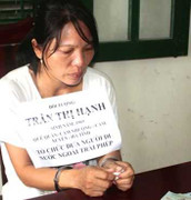 Bắt 'quý bà' đưa 15 người đàn ông vượt biên trái phép