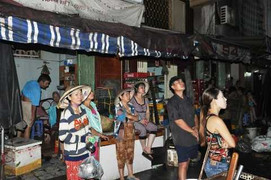 Giải cứu cụ ông trong căn nhà bốc cháy dữ dội