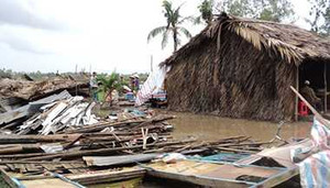 Cà Mau: Giông lốc tàn phá nhà cửa, 1 người mất tích