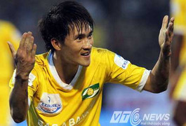 Công Vinh rối bời trước lời mời sang Nhật