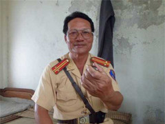 Trung tá công an có biệt tài thổi còi hay