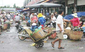 Cực nhọc trăm đường sinh viên làm thêm