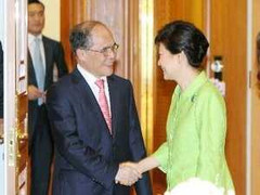 Video: Chủ tịch Quốc hội hội kiến Tổng thống Hàn Quốc