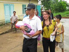 Nghi ‘chất lạ’ trong vắc xin, công an điều tra