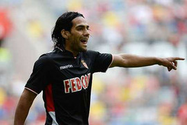 Lộ nghi án Falcao gian lận tuổi